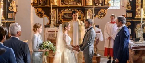Tempesta d'Amore, anticipazioni tedesche: Selina e Christoph si baciano alle nozze di Tim.