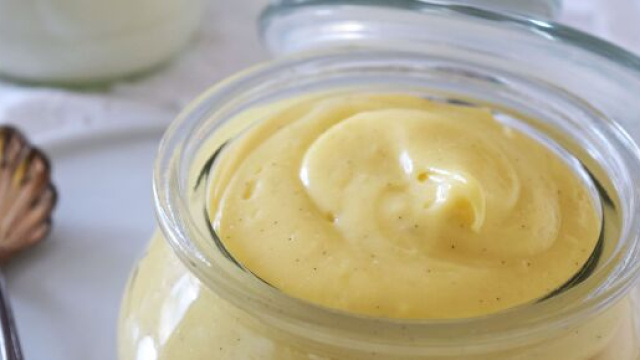 Crema pasticcera, molto gustosa e densa.