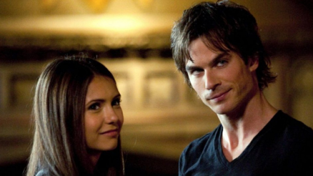 Nina Dobrev e Ian Somerhalder nei panni di Elena Gilbert e Damon Salvatore.