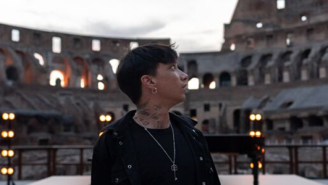 Ultimo: il Colosseo tutto per lui per sostenere l'Unicef e presentare il nuovo singolo.