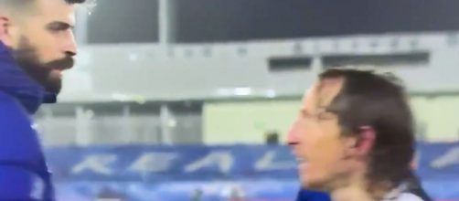 Modric et Piqué au coeur d'un vif échange en fin de match après Barça vs Real. (capture d'écran)