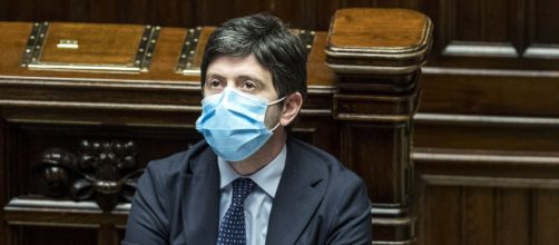 Speranza: 'Entro giugno vaccineremo gli over 60'.