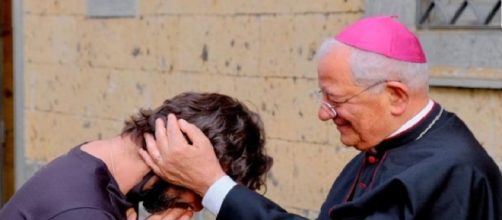 Un cura italiano deja su sotana durante una misa dominical porque se ha enamorado (Instagram @riccecco)