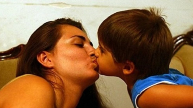 Il faudrait arrêter de faire des bisous à ses enfants - Photo Pixabay