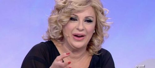 Tina Cipollari assente a Uomini e donne ed è polemica.