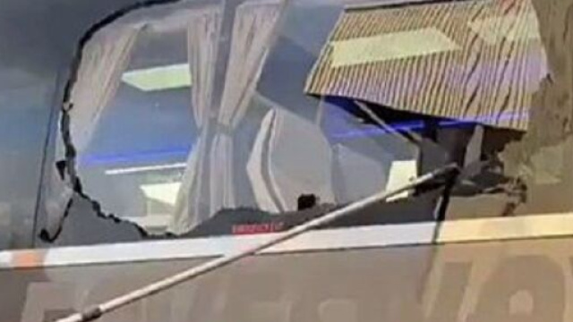 Le bus du Real Madrid attaqué par des supporters de Liverpool (Credit : capture Twitter @RMadridFrench)