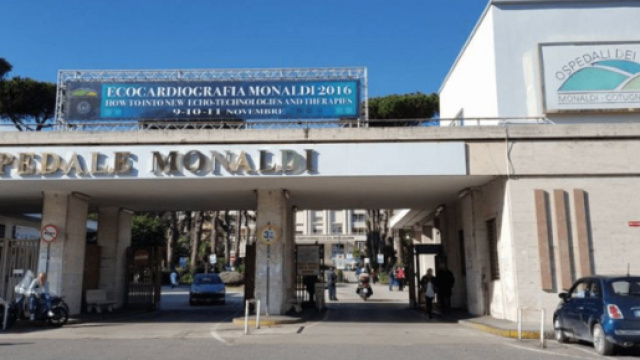 Napoli: familiari vittima di Covid-19 aggrediscono operatori socio sanitari dell'ospedale Monaldi.