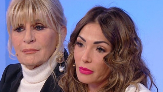Uomini e Donne, Ida ritorna in studio ed &egrave; polemica sui social: 'Ridicola, ma la dignit&agrave;?'.