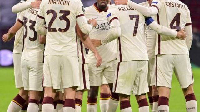 Europa League, la Roma pareggia con l'Ajax e passa il turno.