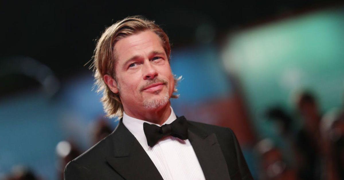 Impactante imagen de Brad Pitt en silla de ruedas tras