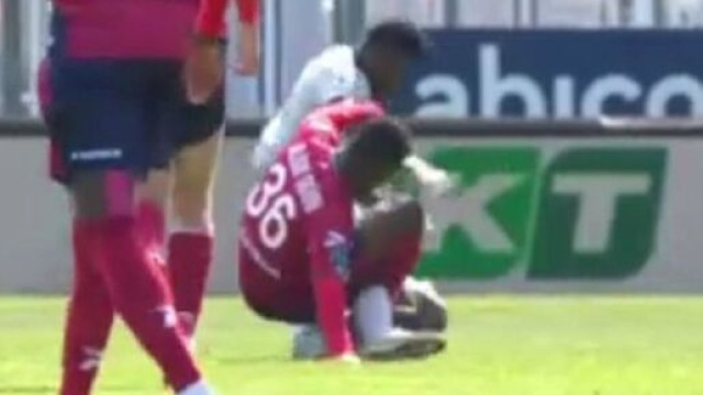 Le tacle de boucher d'Alidu Seidu (Crédit : Twitter BeIN Sport)
