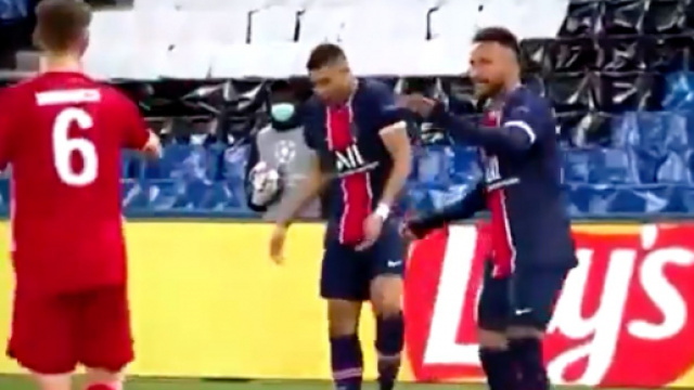 Neymar et Mbappé se moquent de Kimmich (capture image RMC Sport pendant PSG-Bayern)