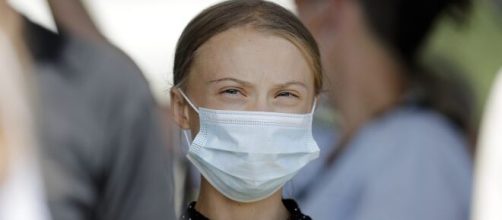 Greta Thunberg dona 100.000 euro all'Oms per i vaccini ai Paesi poveri.