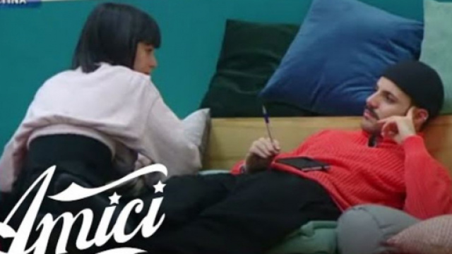 Amici, Martina fa una dedica social a Raffaele: 'Spacca love'.