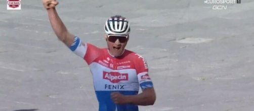 Mathieu Van der Poel, la vittoria alla Strade Bianche.