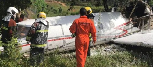 Avião sai da pista no aeroporto da Pampulha (Divulgação/Corpo de Bombeiros)