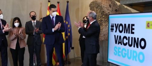 El presidente Sánchez, en su visita a las instalaciones de HIPRA en Girona (@desdelamoncloa)