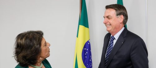 Leda Nagle, jornalista apoiadora de Bolsonaro, divulga fake news (Isac Nóbrega/PR)