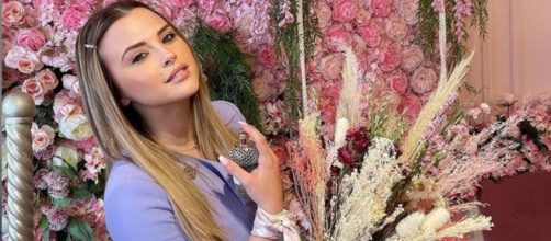 Kelly Vedovelli ambassadrice d'une boutique &agrave; Saint-Raphael - Source : Instagram @Kellyvedovelli