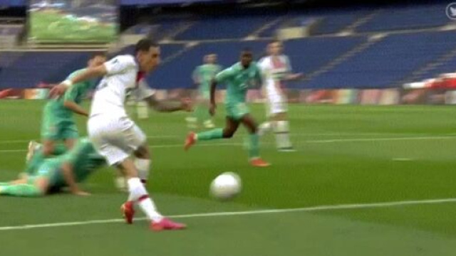 Le coup du foulard de Di Maria enflamme la Toile (Credit : Twitter BeIN Sport)