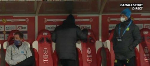 Le coup de tête de Sampaoli contre le mur de son banc (Source : Capture d'écran Canal+ Sport)
