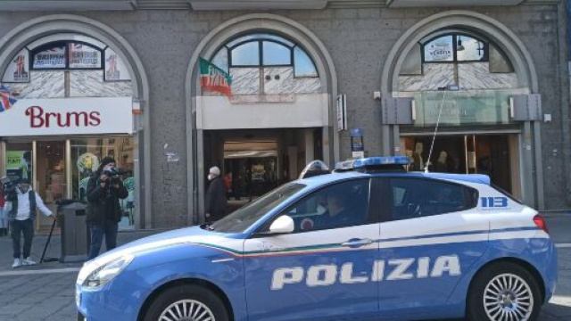 Avellino, ucciso in casa dal fidanzato della figlia con la complicit&agrave; di lei.
