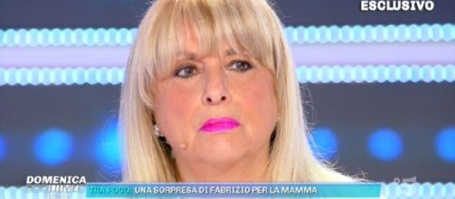 La mamma di Fabrizio Corona a Domenica Live: 'ha bisogno di affetto'.