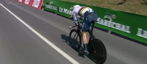 Filippo Ganna impegnato nel prologo del Giro di Romandia