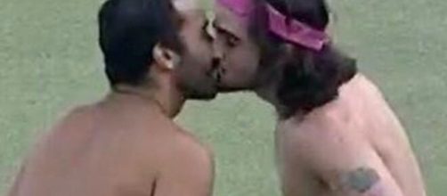 Fiuk sofreu ataques homofóbicos por conta de selinho em Gil no 'BBB21' (Reprodução/TV Globo)