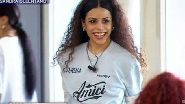 Amici: la maestra Celentano in passato assegn&ograve; a Serena una borsa di studio.