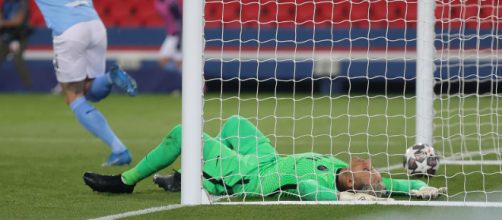 El error de Navas le abrió la puerta a la remontada al Manchester City. Foto: @ChampionsLeague)