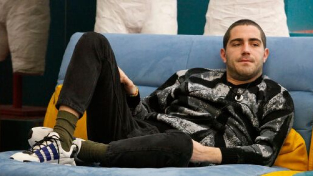 Tommaso Zorzi coperto da insulti omofobi.