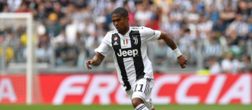 Douglas Costa potrebbe trasferirsi al Wolverhampton.