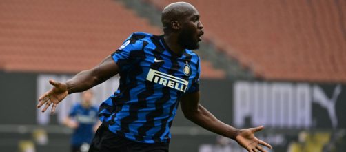 Romelu Lukaku esulta con l'Inter.