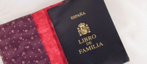 Una fotografía de un Libro de Familia actual. (Foto: Pinterest.es)