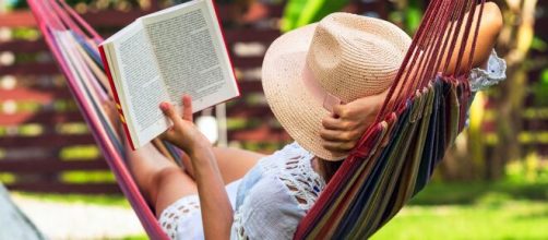 Oroscopo e classifica weekend 1 e 2 maggio: impegno per Capricorno, pausa per l'Acquario.