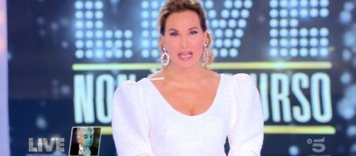 Barbara D'Urso potrebbe lasciare Mediaset: Maria De Filippi e Signorini non la vorrebbero.