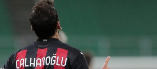 Hakan Calhanoglu potrebbe trasferirsi alla Juventus.