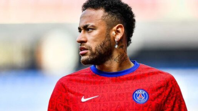 Après son carton rouge reçu face à Lille, Neymar gagne 1749 € au poker (Credit Twitter : RMC Sport)