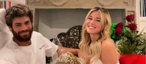 Can Yaman e Diletta insieme a Pasqua: su Instagram lo scatto con l'uovo personalizzato.