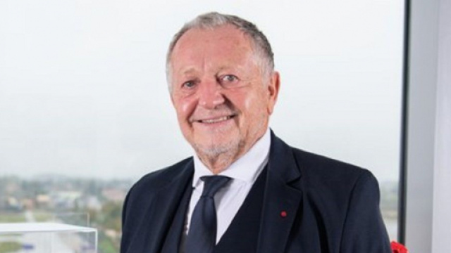 Jean-Michel Aulas traite un journaliste de L’Equipe de "journaliste de quartier" (Credit Twitter : Jean-Michel Aulas)
