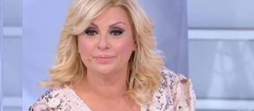 Tina svela: 'Maria De Filippi e lo staff di Uomini e donne sono la mia seconda famiglia'.