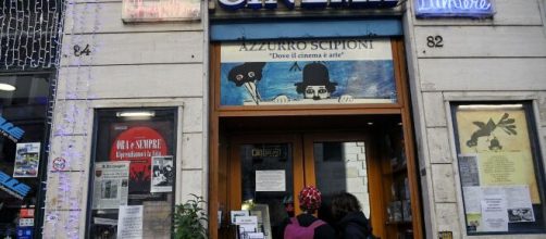L'ingresso del Cinema Azzurro Scipioni in Via degli Scipioni, a Roma.