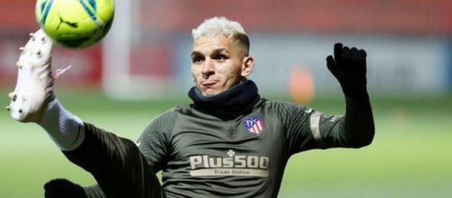 Lucas Torreira pretende retornar para a América do Sul, e o Grêmio está interessado (Reprodução/Instagram/@ltorreira34)