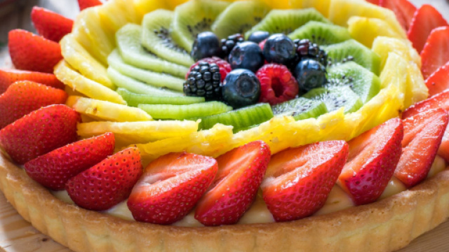 Crostata di frutta, un dolce colorato e gustoso