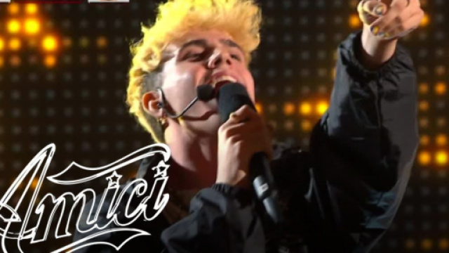 Amici 20, 'Mi manchi' del cantante Aka7even &egrave; disco di platino.