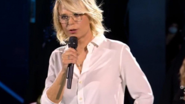 Anticipazioni Amici, sabato 15 maggio: vincitore tra Aka7even, Sangiovanni, Giulia, Deddy e Alessandro.