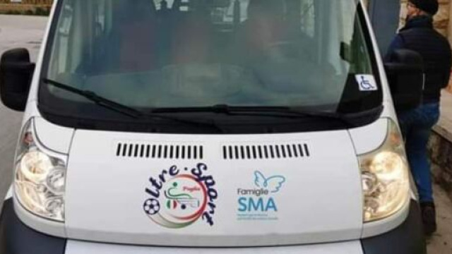 Il furgoncino rubato all'associazione Oltre Sport.
