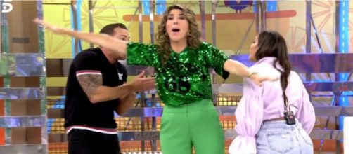 Paz Padilla separando a Rafa Mora y a Anabel Pantoja en la bronca del pasado viernes - (Telecinco)