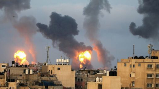 Israele: continuano i bombardamenti da entrambe le parti.